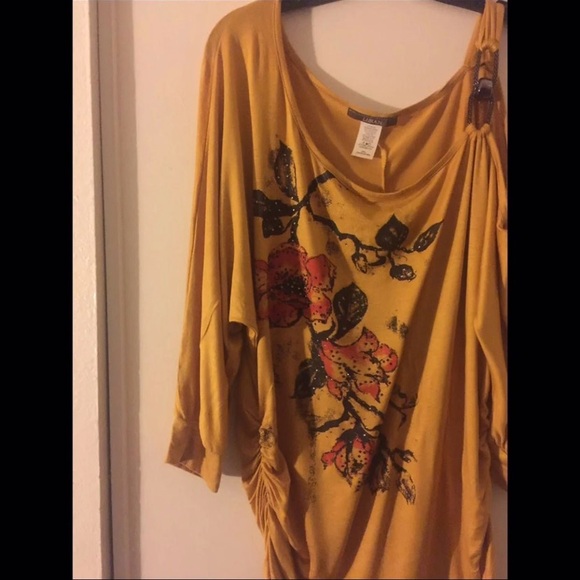 Plus Size Top - Picture 2 of 6